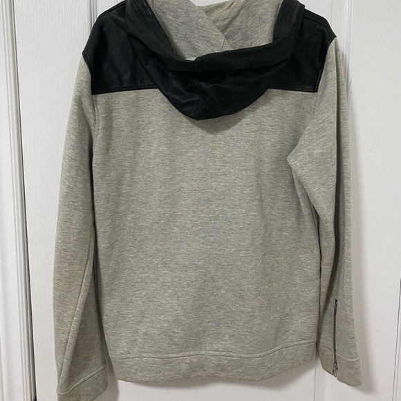 Zip-up sweater with leather shoulders and hoodie - Picture 2 of 4